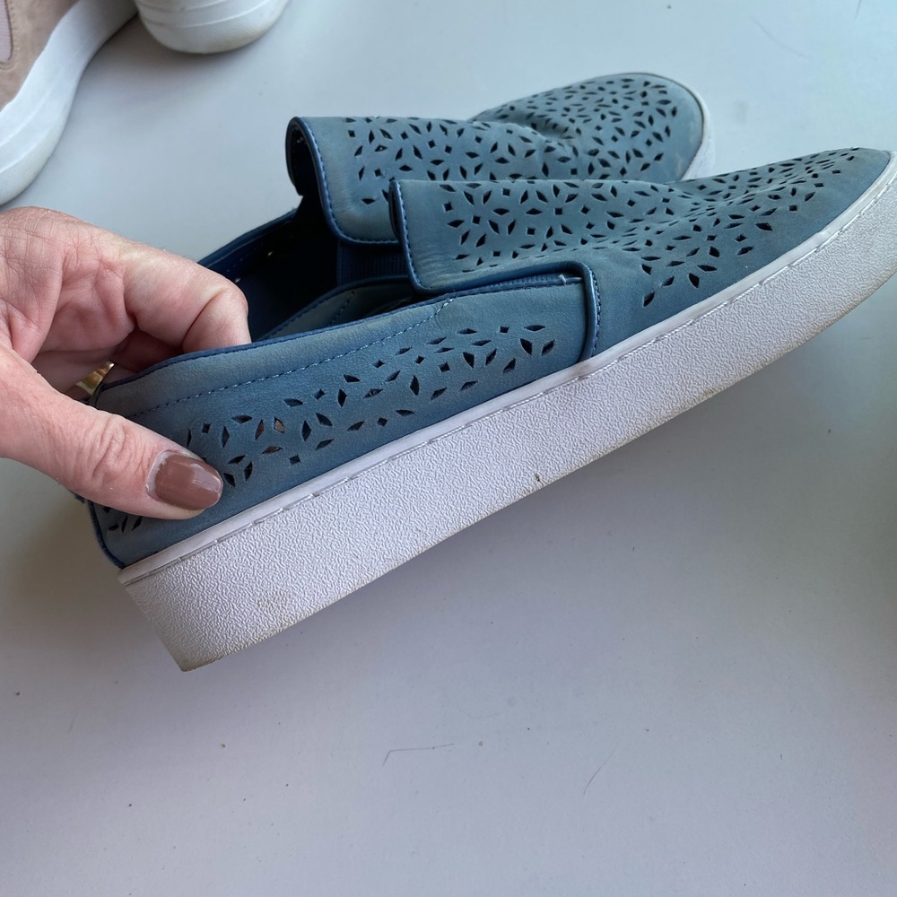 Vionic barely worn blue slip ins. Size 9
